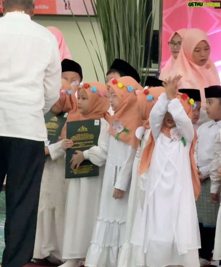 Aryani Fitriana - 43.8K Likes - Khataman & Tasyakuran @aleiastridromeesa hari ini..
Alhamdulillah anak gadis mama mau masuk SD tahun ini. Love you sayangku 🤍
#aryanifitriana #aleiaastridromeesahaub