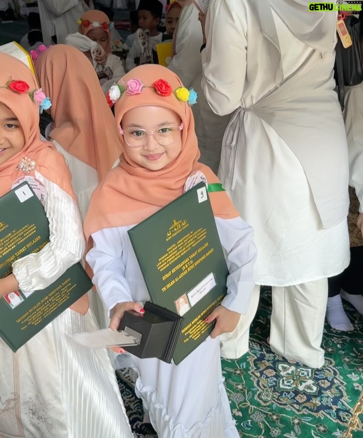 Aryani Fitriana - 43.8K Likes - Khataman & Tasyakuran @aleiastridromeesa hari ini..
Alhamdulillah anak gadis mama mau masuk SD tahun ini. Love you sayangku 🤍
#aryanifitriana #aleiaastridromeesahaub