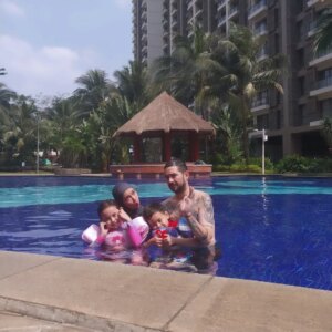 Aryani Fitriana Instagram - Terimakasih tuhan, engkau telah menghadirkannya di hidupku, karnamu aku tau arti hidup...dan apa itu artinya kebahagiaan, setelah apa yang terjadi di hidupku..

#ryandomack 
#ryandomackfamily 
#iscoaleia 
#ryandomackiscoaleia 
#family
#domband 
#doauntukmu