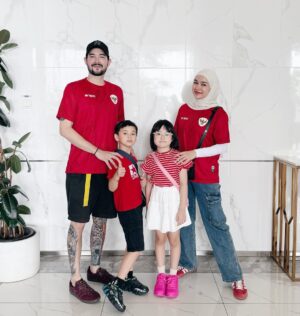 Aryani Fitriana Instagram - Dirgahayu Indonesiaku yg ke 80 tahun 🇮🇩
Harapan kami sebagai rakyat Indonesia semoga di 80 tahun kita merdeka, kita bisa menjadi bangsa yg BENAR2 MERDEKA.. Aamiin 🤲🏻✨
#hutri80 #dirgahayurepublikindonesia #donnymichael #aryanifitriana