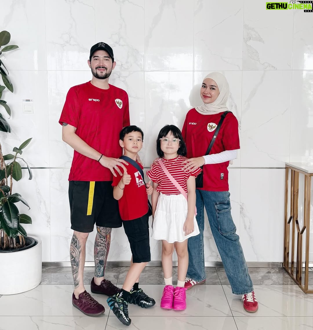 Aryani Fitriana - 28.2K Likes - Dirgahayu Indonesiaku yg ke 80 tahun 🇮🇩
Harapan kami sebagai rakyat Indonesia semoga di 80 tahun kita merdeka, kita bisa menjadi bangsa yg BENAR2 MERDEKA.. Aamiin 🤲🏻✨
#hutri80 #dirgahayurepublikindonesia #donnymichael #aryanifitriana