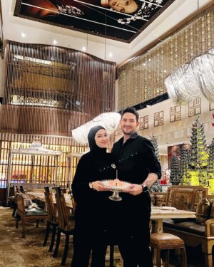 Aryani Fitriana Instagram - Alhamdulillah hari ini dinner berempat ngerayain anniversary pernikahan ke 9thn.. 
‘Till the end of time ya bie @donnymichael , semoga Allah SWT jaga 🤍✨ 
#16januari #ryandomack #aryanifitriana