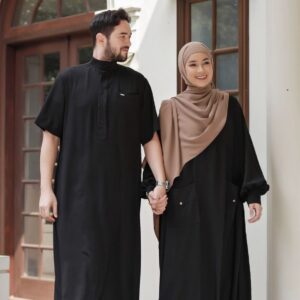 Aryani Fitriana Instagram - Recap tahun 2024 :
1. 16 januari anniversary yg ke 8 thn
2. Alhamdulillah bisa umroh bareng keluarga š¤²š»
3. Ade satu2nya nikah
4. Udah mulai catwalk2 lagi, thanks to @lbylcb š«¶š»
5. Isco ultah & leia ultah
6. Pulkam ke bali lagi hehe (ritual setiap tahun)
7. Aku ultahh yg keā¦. š
8. Udah sering foto couple @donnymichael
9. Photoshoot band @dombandofficial band barunya @donnymichael
10. Shooting film pertama āGazaā (Hayya 3)
11. Punya kucinggg namanya Muezza š
12. Papa @donnymichael ultah
13. Catwalk2 & photoshoot2 (thx to semua brand yg udah invite akuu, maaf ga bisa disebutin satu2 š¤)
14. Ikut tournament badminton untuk pertama kalinyaa
15. Dan alhamdulillah di thn ini udah bbrp kali photoshoot couple teruss..
Alhamdulillah ya Allah aku dan keluarga kecilku bisa melewati semuanya di thn ini. Semoga di tahun 2025 bisa lebih baik lagi dan semua doa yg baik2 terkabulkan, Aamiin Allahumma Aamiin š¤²š»
Selamat tinggal 2024, selamat datang 2025.. insya Allah kami siap menjalaninya š¤āØ