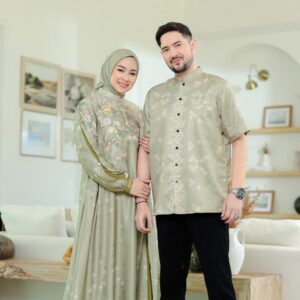 Aryani Fitriana Instagram - Recap tahun 2024 :

1. 16 januari anniversary yg ke 8 thn
2. Alhamdulillah bisa umroh bareng keluarga 🤲🏻
3. Ade satu2nya nikah 
4. Udah mulai catwalk2 lagi, thanks to @lbylcb 🫶🏻
5. Isco ultah & leia ultah
6. Pulkam ke bali lagi hehe (ritual setiap tahun)
7. Aku ultahh yg ke…. 😁
8. Udah sering foto couple @donnymichael 
9. Photoshoot band @dombandofficial band barunya @donnymichael 
10. Shooting film pertama “Gaza” (Hayya 3)
11. Punya kucinggg namanya Muezza 😍
12. Papa @donnymichael ultah 
13. Catwalk2 & photoshoot2 (thx to semua brand yg udah invite akuu, maaf ga bisa disebutin satu2 🤍)
14. Ikut tournament badminton untuk pertama kalinyaa
15. Dan alhamdulillah di thn ini udah bbrp kali photoshoot couple teruss.. 

Alhamdulillah ya Allah aku dan keluarga kecilku bisa melewati semuanya di thn ini. Semoga di tahun 2025 bisa lebih baik lagi dan semua doa yg baik2 terkabulkan, Aamiin Allahumma Aamiin 🤲🏻

Selamat tinggal 2024, selamat datang 2025.. insya Allah kami siap menjalaninya 🤍✨