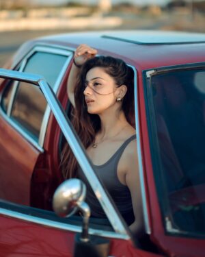 Aryanshi Sharma Instagram - THE CLASSIC VINTAGE CORE ! Meto bch ke rahi 🚨#arusquad 
📸: @naman_sharma_photography_x 
✍️: @jigar_vandarvala 
.
.
.
#feelinggood #instagram #aesthetic #instadaily #lifestyle #ootd
#lifestyleinfluencer #contentcreator #videocreator #influencer #influencerlife #fashioninfluencer #fashionista #instafashion #fashionblogger #influencerdiaries #influencerlifestyle