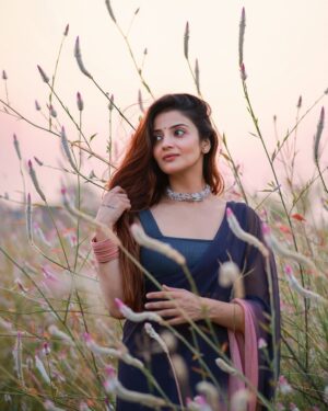 Aryanshi Sharma Instagram - yahan milege majnu gali gali mere naam ke deewane 💕🌹 #arusquad 
👗: @vipnari_ 
✍️: @jigar_vandarvala 
.
.
.
#feelinggood #instagram #aesthetic #instadaily #lifestyle #ootd #lifestyleinfluencer #contentcreator #videocreator #influencer #influencerlife #fashioninfluencer #fashionista #instafashion #fashionblogger #influencerdiaries #influencerlifestyle #mumbai #lifestyle