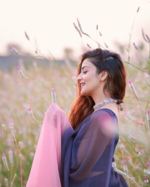 Aryanshi Sharma Instagram - yahan milege majnu gali gali mere naam ke deewane 💕🌹 #arusquad
👗: @vipnari_
✍️: @jigar_vandarvala
.
.
.
#feelinggood #instagram #aesthetic #instadaily #lifestyle #ootd #lifestyleinfluencer #contentcreator #videocreator #influencer #influencerlife #fashioninfluencer #fashionista #instafashion #fashionblogger #influencerdiaries #influencerlifestyle #mumbai #lifestyle