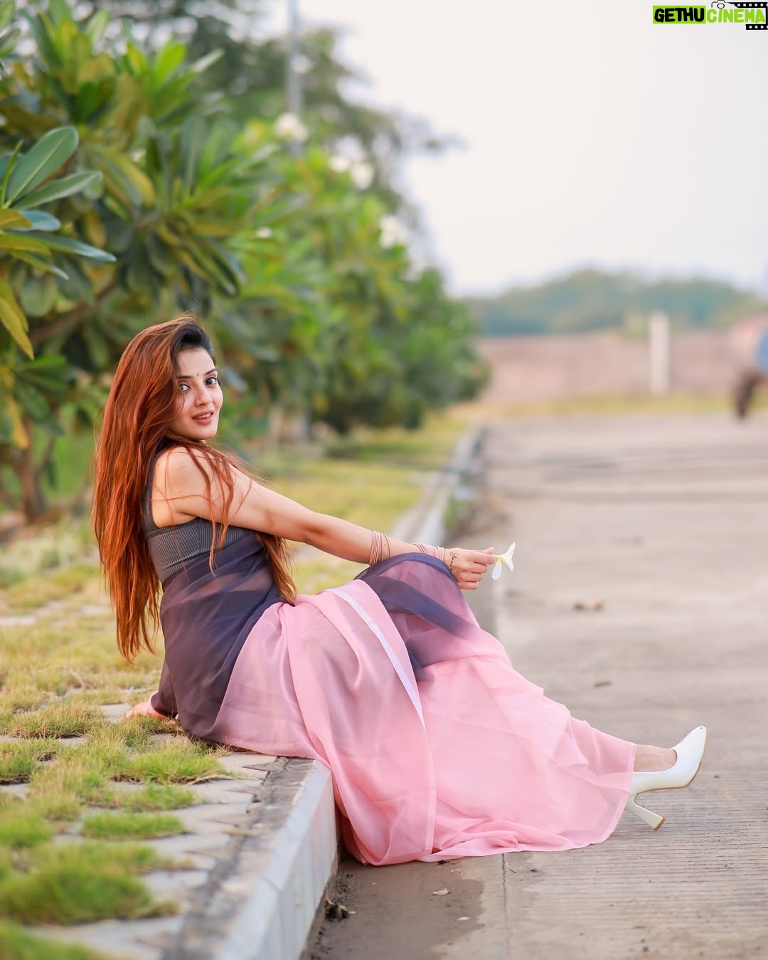 Aryanshi Sharma - 466.7K Likes - yahan milege majnu gali gali mere naam ke deewane 💕🌹 #arusquad 
👗: @vipnari_ 
✍️: @jigar_vandarvala 
.
.
.
#feelinggood #instagram #aesthetic #instadaily #lifestyle #ootd #lifestyleinfluencer #contentcreator #videocreator #influencer #influencerlife #fashioninfluencer #fashionista #instafashion #fashionblogger #influencerdiaries #influencerlifestyle #mumbai #lifestyle