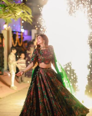 Aryanshi Sharma Instagram - HAPPY DIWALI 🪔 #arusquad 
All about today ! 
👗: @aachho 
✍️: @jigar_vandarvala 
.
.
.

#feelinggood #instagram #aesthetic #instadaily #lifestyle #ootd #lifestyleinfluencer #contentcreator #videocreator #influencer #influencerlife #fashioninfluencer #fashionista #instafashion #fashionblogger #influencerdiaries #influencerlifestyle #mumbai #lifestyle