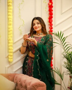 Aryanshi Sharma Instagram - HAPPY DIWALI 🪔 #arusquad
All about today !
👗: @aachho
✍️: @jigar_vandarvala
.
.
.
#feelinggood #instagram #aesthetic #instadaily #lifestyle #ootd #lifestyleinfluencer #contentcreator #videocreator #influencer #influencerlife #fashioninfluencer #fashionista #instafashion #fashionblogger #influencerdiaries #influencerlifestyle #mumbai #lifestyle