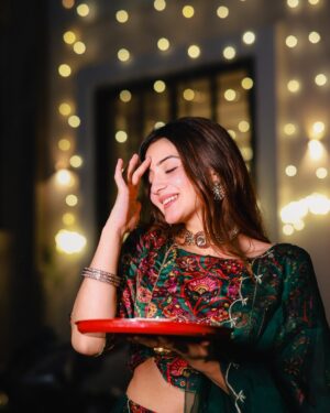 Aryanshi Sharma Instagram - HAPPY DIWALI 🪔 #arusquad
All about today !
👗: @aachho
✍️: @jigar_vandarvala
.
.
.
#feelinggood #instagram #aesthetic #instadaily #lifestyle #ootd #lifestyleinfluencer #contentcreator #videocreator #influencer #influencerlife #fashioninfluencer #fashionista #instafashion #fashionblogger #influencerdiaries #influencerlifestyle #mumbai #lifestyle