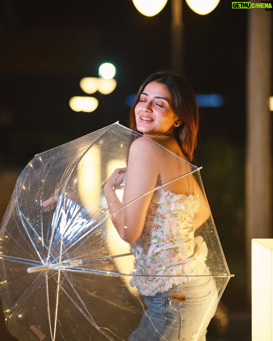 Aryanshi Sharma - 478.1K Likes - MERE KHWABON MAI JO AAAYE 🥹☔️ #arusquad 
✍🏻: @jigar_vandarvala 
.
.
.
#feelinggood #instagram #aesthetic #instadaily #lifestyle #ootd #lifestyleinfluencer #contentcreator #videocreator #influencer #influencerlife #fashioninfluencer #fashionista #instafashion #fashionblogger #influencerdiaries #influencerlifestyle #mumbai #lifestyle