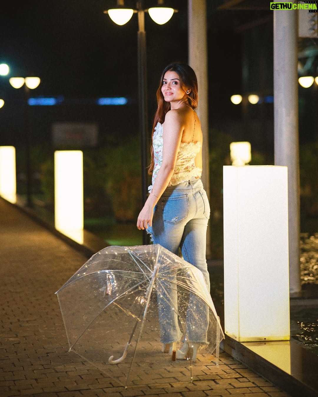 Aryanshi Sharma - 478.1K Likes - MERE KHWABON MAI JO AAAYE 🥹☔️ #arusquad 
✍🏻: @jigar_vandarvala 
.
.
.
#feelinggood #instagram #aesthetic #instadaily #lifestyle #ootd #lifestyleinfluencer #contentcreator #videocreator #influencer #influencerlife #fashioninfluencer #fashionista #instafashion #fashionblogger #influencerdiaries #influencerlifestyle #mumbai #lifestyle