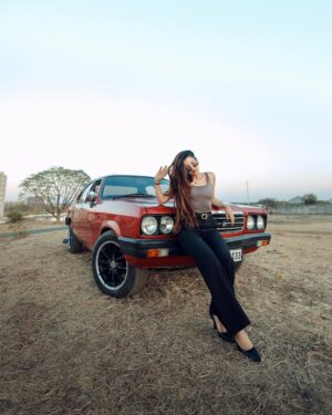 Aryanshi Sharma Instagram - THE CLASSIC VINTAGE CORE ! Meto bch ke rahi 🚨#arusquad 
📸: @naman_sharma_photography_x 
✍️: @jigar_vandarvala 
.
.
.
#feelinggood #instagram #aesthetic #instadaily #lifestyle #ootd
#lifestyleinfluencer #contentcreator #videocreator #influencer #influencerlife #fashioninfluencer #fashionista #instafashion #fashionblogger #influencerdiaries #influencerlifestyle