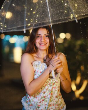 Aryanshi Sharma Instagram - MERE KHWABON MAI JO AAAYE 🥹☔️ #arusquad 
✍🏻: @jigar_vandarvala 
.
.
.
#feelinggood #instagram #aesthetic #instadaily #lifestyle #ootd #lifestyleinfluencer #contentcreator #videocreator #influencer #influencerlife #fashioninfluencer #fashionista #instafashion #fashionblogger #influencerdiaries #influencerlifestyle #mumbai #lifestyle