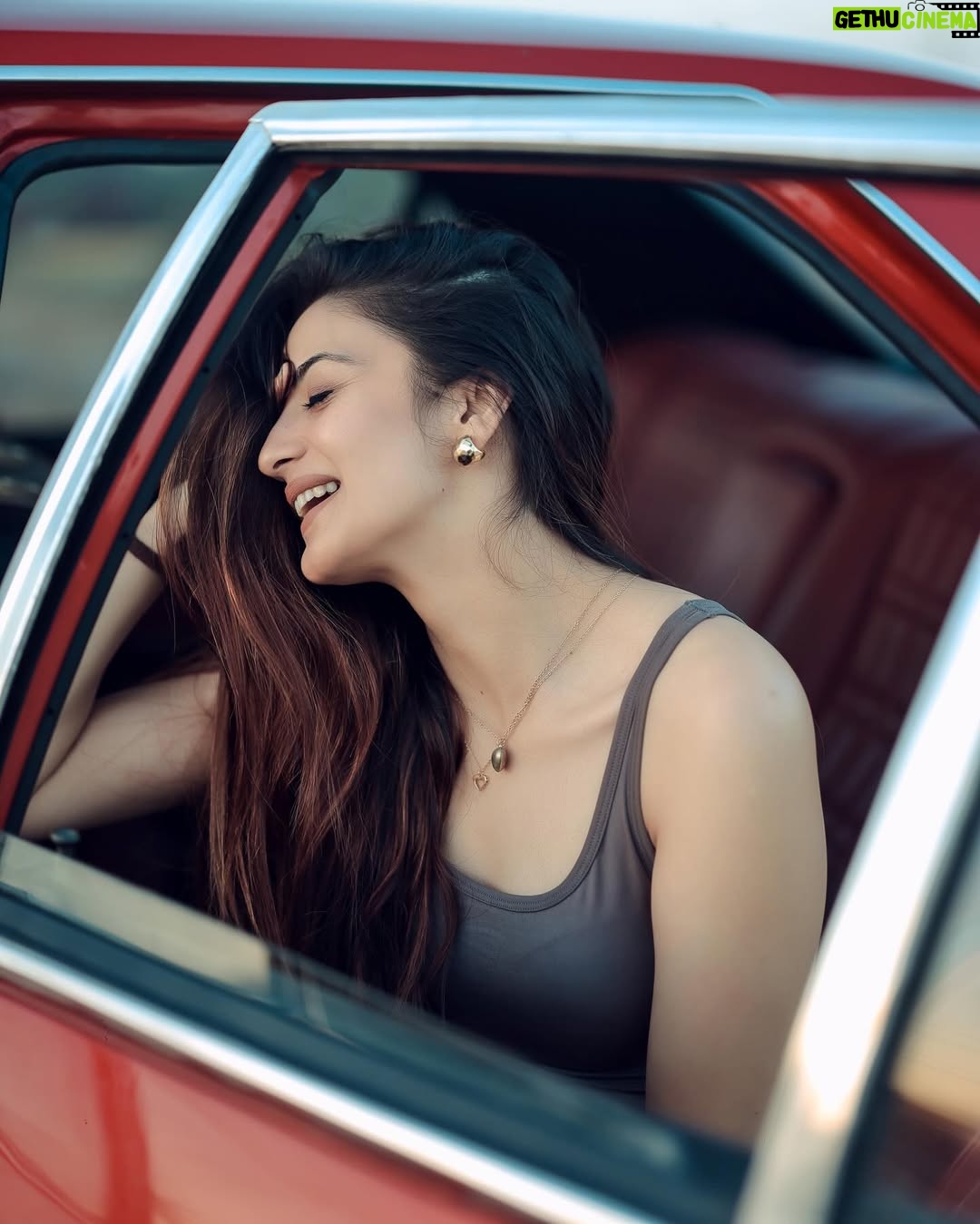 Aryanshi Sharma - 525.6K Likes - THE CLASSIC VINTAGE CORE ! Meto bch ke rahi 🚨#arusquad 
📸: @naman_sharma_photography_x 
✍️: @jigar_vandarvala 
.
.
.
#feelinggood #instagram #aesthetic #instadaily #lifestyle #ootd
#lifestyleinfluencer #contentcreator #videocreator #influencer #influencerlife #fashioninfluencer #fashionista #instafashion #fashionblogger #influencerdiaries #influencerlifestyle