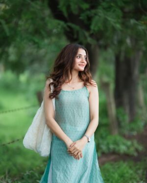 Aryanshi Sharma Instagram - सैंयारा मतलब तारों में एक तन्हा तारा  ख़ुद जल के जो रोशन कर दे जग ये सारा ❤️‍🩹 #arusquad 
📸: @indorikalakaar 
✍️: @jigar_vandarvala 
.
.
.
#feelinggood #instagram #aesthetic #instadaily #lifestyle #ootd #lifestyleinfluencer #contentcreator #videocreator #influencer #influencerlife #fashioninfluencer #fashionista #instafashion #fashionblogger #influencerdiaries #influencerlifestyle #mumbai #lifestyle