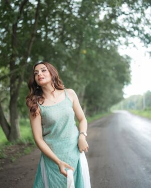 Aryanshi Sharma Instagram - सैंयारा मतलब तारों में एक तन्हा तारा ख़ुद जल के जो रोशन कर दे जग ये सारा ❤️🩹 #arusquad
📸: @indorikalakaar
✍️: @jigar_vandarvala
.
.
.
#feelinggood #instagram #aesthetic #instadaily #lifestyle #ootd #lifestyleinfluencer #contentcreator #videocreator #influencer #influencerlife #fashioninfluencer #fashionista #instafashion #fashionblogger #influencerdiaries #influencerlifestyle #mumbai #lifestyle