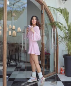 Actress Aryanshi Sharma HD Photos and Wallpapers April 2025