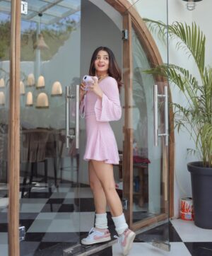 Aryanshi Sharma Instagram - Felt cute🎀 #arusquad 
📸: @naman_sharma_photography_x 
✍️: @jigar_vandarvala 
📍: @cafeatb 
.
.
.
#feelinggood #instagram #aesthetic #instadaily #lifestyle #ootd
#lifestyleinfluencer #contentcreator #videocreator #influencer #influencerlife #fashioninfluencer #fashionista #instafashion #fashionblogger #influencerdiaries #influencerlifestyle