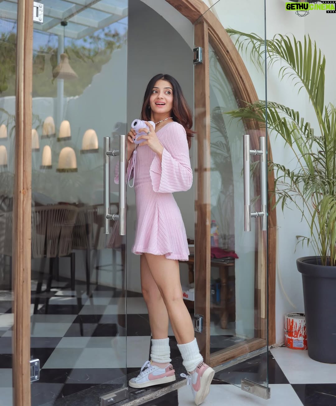 Aryanshi Sharma - 618.4K Likes - Felt cute🎀 #arusquad 
📸: @naman_sharma_photography_x 
✍️: @jigar_vandarvala 
📍: @cafeatb 
.
.
.
#feelinggood #instagram #aesthetic #instadaily #lifestyle #ootd
#lifestyleinfluencer #contentcreator #videocreator #influencer #influencerlife #fashioninfluencer #fashionista #instafashion #fashionblogger #influencerdiaries #influencerlifestyle