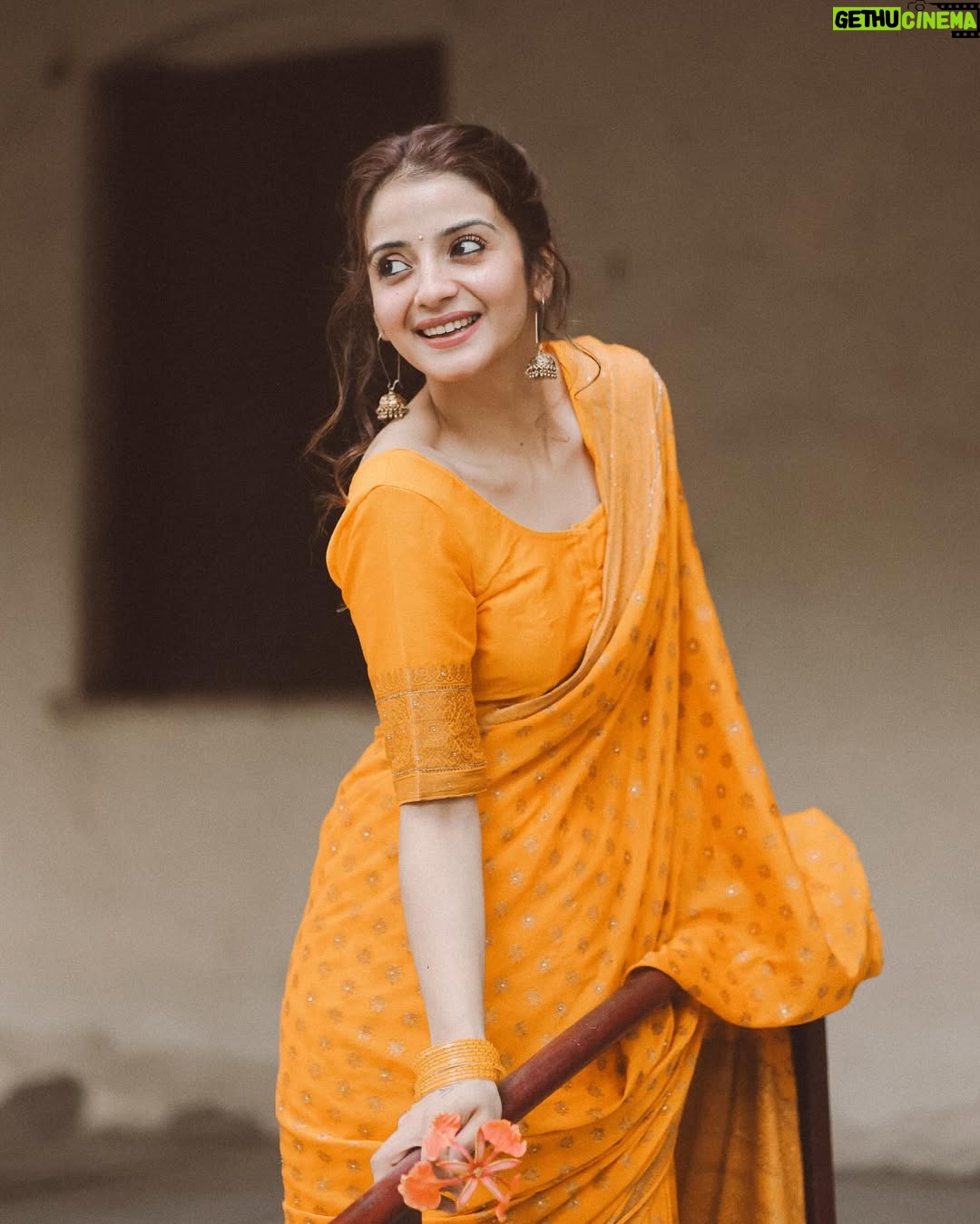 Aryanshi Sharma - 437K Likes - 😌 SAWAR LOON #arusquad 
📸: @naman_sharma_photography_x 
✍️: @jigar_vandarvala 
hair : @_glowithprachi_ 
.
.
.
#feelinggood #instagram #aesthetic #instadaily #lifestyle
#ootd
#lifestyleinfluencer #contentcreator #videocreator #influencer #influencerlife #fashioninfluencer #fashionista #instafashion
#fashionblogger #influencerdiaries #influencerlifestyle