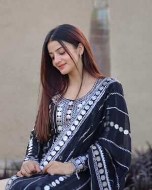 Aryanshi Sharma Instagram - 🖤 तेरी झुकी नज़र #arusqaud 
Suit: @the_style_hub14 
📸: @naman_sharma_photography_x 
✍🏻: @jigar_vandarvala 
.
.
.
#feelinggood #instagram #aesthetic #instadaily #lifestyle #ootd #lifestyleinfluencer #contentcreator #videocreator #influencer #influencerlife #fashioninfluencer #fashionista #instafashion #fashionblogger #influencerdiaries #influencerlifestyle #mumbai #lifestyle