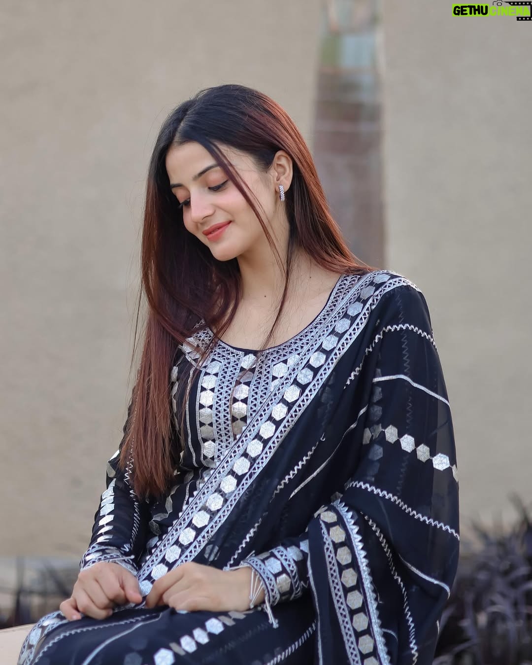Aryanshi Sharma - 424.1K Likes - 🖤 तेरी झुकी नज़र #arusqaud 
Suit: @the_style_hub14 
📸: @naman_sharma_photography_x 
✍🏻: @jigar_vandarvala 
.
.
.
#feelinggood #instagram #aesthetic #instadaily #lifestyle #ootd #lifestyleinfluencer #contentcreator #videocreator #influencer #influencerlife #fashioninfluencer #fashionista #instafashion #fashionblogger #influencerdiaries #influencerlifestyle #mumbai #lifestyle