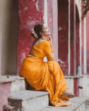 Aryanshi Sharma Instagram - 😌 SAWAR LOON #arusquad 
📸: @naman_sharma_photography_x 
✍️: @jigar_vandarvala 
hair : @_glowithprachi_ 
.
.
.
#feelinggood #instagram #aesthetic #instadaily #lifestyle
#ootd
#lifestyleinfluencer #contentcreator #videocreator #influencer #influencerlife #fashioninfluencer #fashionista #instafashion
#fashionblogger #influencerdiaries #influencerlifestyle