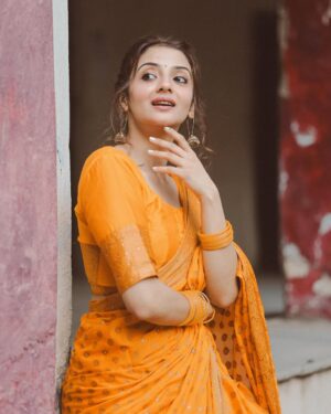 Aryanshi Sharma Instagram - 😌 SAWAR LOON #arusquad 
📸: @naman_sharma_photography_x 
✍️: @jigar_vandarvala 
hair : @_glowithprachi_ 
.
.
.
#feelinggood #instagram #aesthetic #instadaily #lifestyle
#ootd
#lifestyleinfluencer #contentcreator #videocreator #influencer #influencerlife #fashioninfluencer #fashionista #instafashion
#fashionblogger #influencerdiaries #influencerlifestyle