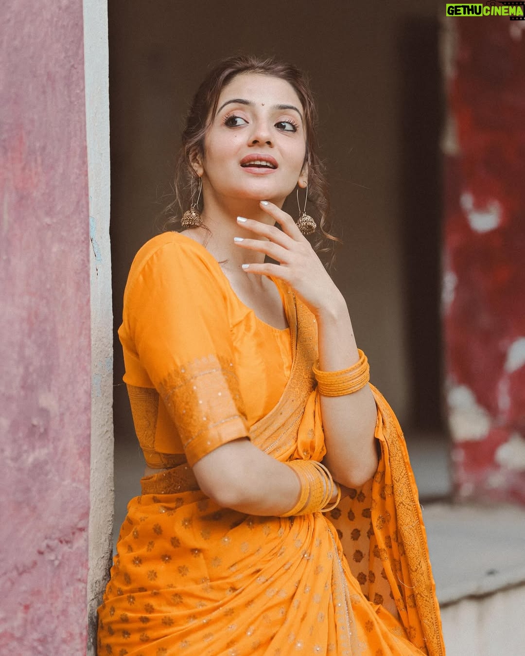 Aryanshi Sharma - 437K Likes - 😌 SAWAR LOON #arusquad 
📸: @naman_sharma_photography_x 
✍️: @jigar_vandarvala 
hair : @_glowithprachi_ 
.
.
.
#feelinggood #instagram #aesthetic #instadaily #lifestyle
#ootd
#lifestyleinfluencer #contentcreator #videocreator #influencer #influencerlife #fashioninfluencer #fashionista #instafashion
#fashionblogger #influencerdiaries #influencerlifestyle