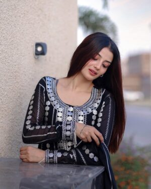 Aryanshi Sharma Instagram - 🖤 तेरी झुकी नज़र #arusqaud 
Suit: @the_style_hub14 
📸: @naman_sharma_photography_x 
✍🏻: @jigar_vandarvala 
.
.
.
#feelinggood #instagram #aesthetic #instadaily #lifestyle #ootd #lifestyleinfluencer #contentcreator #videocreator #influencer #influencerlife #fashioninfluencer #fashionista #instafashion #fashionblogger #influencerdiaries #influencerlifestyle #mumbai #lifestyle