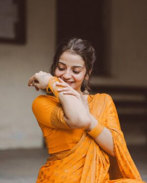 Aryanshi Sharma Instagram - 😌 SAWAR LOON #arusquad 
📸: @naman_sharma_photography_x 
✍️: @jigar_vandarvala 
hair : @_glowithprachi_ 
.
.
.
#feelinggood #instagram #aesthetic #instadaily #lifestyle
#ootd
#lifestyleinfluencer #contentcreator #videocreator #influencer #influencerlife #fashioninfluencer #fashionista #instafashion
#fashionblogger #influencerdiaries #influencerlifestyle
