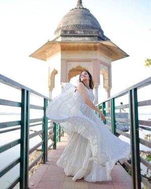 Aryanshi Sharma Instagram - 🦢🤍 #arusquad 
📸 : @naman_sharma_photography_x 
✍️: @jigar_vandarvala 
outfit : @mirayaz_jpr 
.
.
.
#feelinggood #instagram #aesthetic #instadaily #lifestyle
#ootd
#lifestyleinfluencer #contentcreator #videocreator #influencer #influencerlife #fashioninfluencer #fashionista #instafashion
#fashionblogger #influencerdiaries #influencerlifestyle