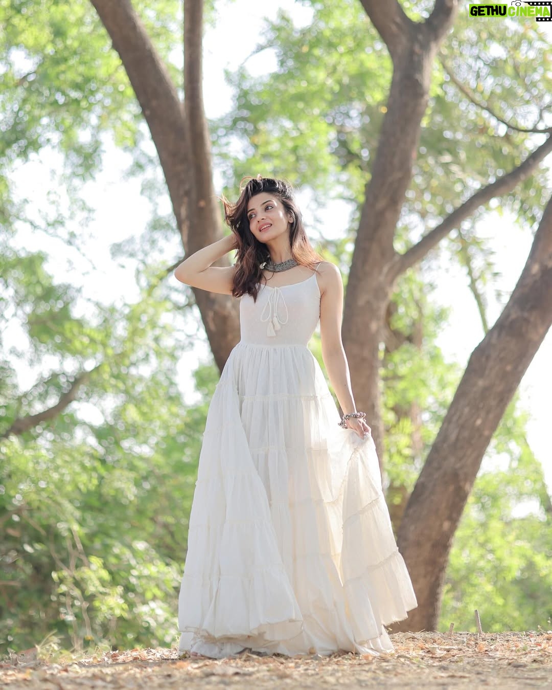 Aryanshi Sharma - 454.5K Likes - 🦢🤍 #arusquad 
📸 : @naman_sharma_photography_x 
✍️: @jigar_vandarvala 
outfit : @mirayaz_jpr 
.
.
.
#feelinggood #instagram #aesthetic #instadaily #lifestyle
#ootd
#lifestyleinfluencer #contentcreator #videocreator #influencer #influencerlife #fashioninfluencer #fashionista #instafashion
#fashionblogger #influencerdiaries #influencerlifestyle