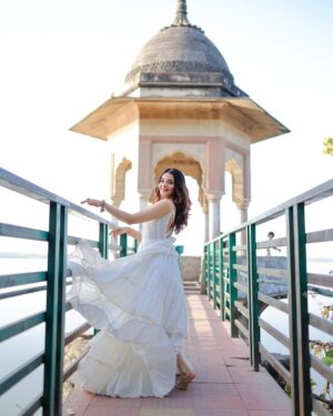 Aryanshi Sharma Instagram - 🦢🤍 #arusquad 
📸 : @naman_sharma_photography_x 
✍️: @jigar_vandarvala 
outfit : @mirayaz_jpr 
.
.
.
#feelinggood #instagram #aesthetic #instadaily #lifestyle
#ootd
#lifestyleinfluencer #contentcreator #videocreator #influencer #influencerlife #fashioninfluencer #fashionista #instafashion
#fashionblogger #influencerdiaries #influencerlifestyle