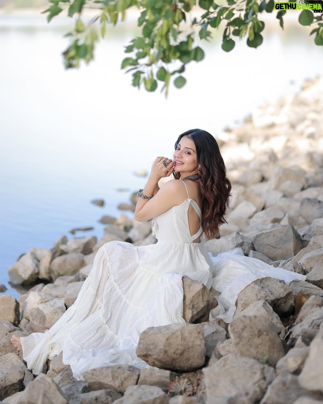 Aryanshi Sharma - 454.5K Likes - 🦢🤍 #arusquad 
📸 : @naman_sharma_photography_x 
✍️: @jigar_vandarvala 
outfit : @mirayaz_jpr 
.
.
.
#feelinggood #instagram #aesthetic #instadaily #lifestyle
#ootd
#lifestyleinfluencer #contentcreator #videocreator #influencer #influencerlife #fashioninfluencer #fashionista #instafashion
#fashionblogger #influencerdiaries #influencerlifestyle