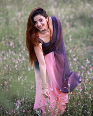Aryanshi Sharma Instagram - yahan milege majnu gali gali mere naam ke deewane 💕🌹 #arusquad
👗: @vipnari_
✍️: @jigar_vandarvala
.
.
.
#feelinggood #instagram #aesthetic #instadaily #lifestyle #ootd #lifestyleinfluencer #contentcreator #videocreator #influencer #influencerlife #fashioninfluencer #fashionista #instafashion #fashionblogger #influencerdiaries #influencerlifestyle #mumbai #lifestyle