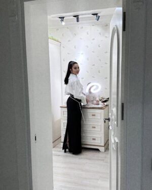 Asal Shodiyeva Instagram - Bayramdan oldin tayyorgarlik) Bahtiyor kiyinishni judayam yoqtirmaydi🤣