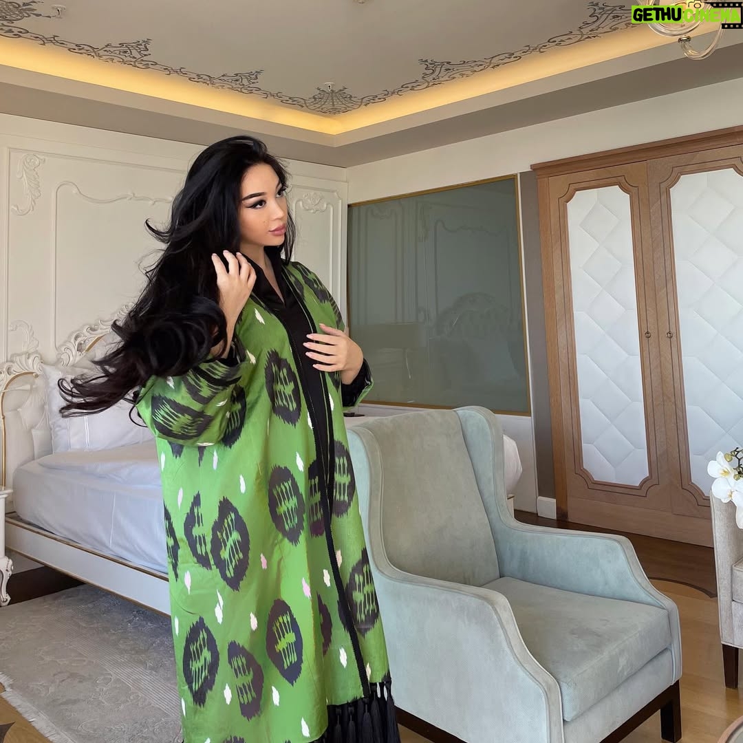 Asal Shodiyeva - 80.2K Likes - На вечер узбекской культуры🍏 chapan by @dilnozdesigner🌿