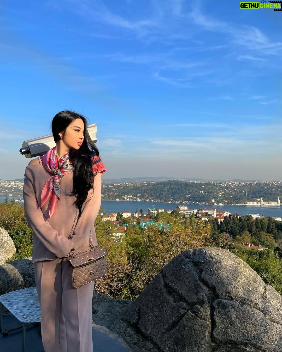 Asal Shodiyeva - 72.9K Likes - Дышу) @sharkoni_must_have спасибо за костюм🤎