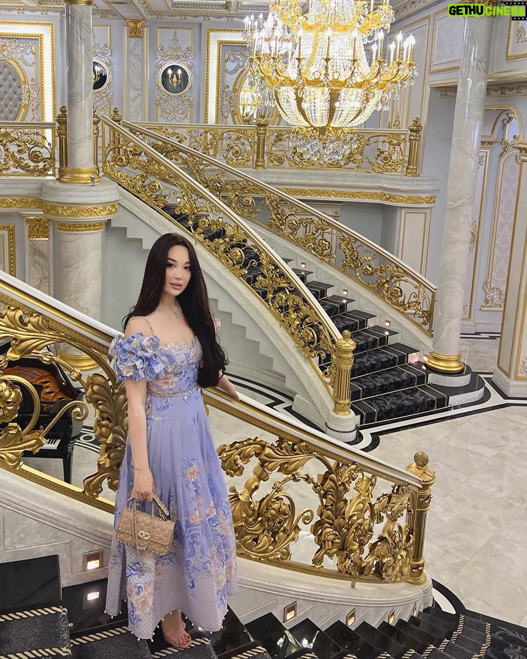Asal Shodiyeva - 96K Likes - Вчера моему дедушке исполнилось 81👻Мотиватор,Моторчик нашей семьи…саломат бусинла🙏🏻
знаю что будете спрашивать локацию @yakkasaroypalace