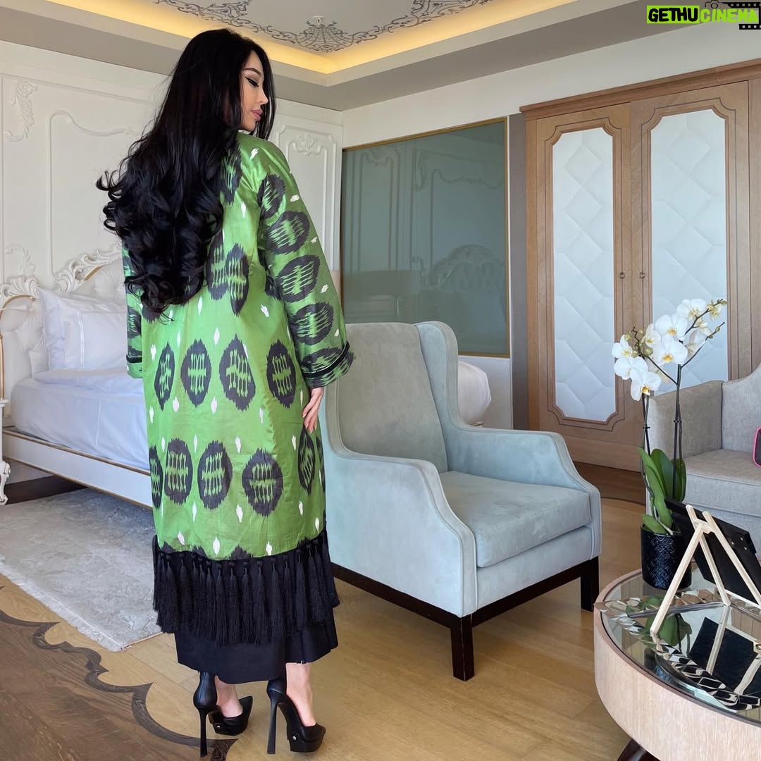 Asal Shodiyeva - 80.2K Likes - На вечер узбекской культуры🍏 chapan by @dilnozdesigner🌿