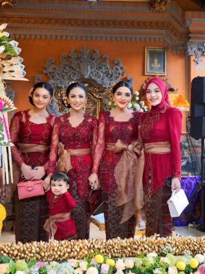 Ashanty Instagram - Alhamdulillah bisa kumpul🙏
Silaturahmi di acara @kvin_menzel dan @chintyangelinaa , semoga bisa selalu penuh dengan cinta, seperti kami hari ini yg sangat bahagia bisa hadir mengikuti acara adat yg luar biasa penuh makna!!