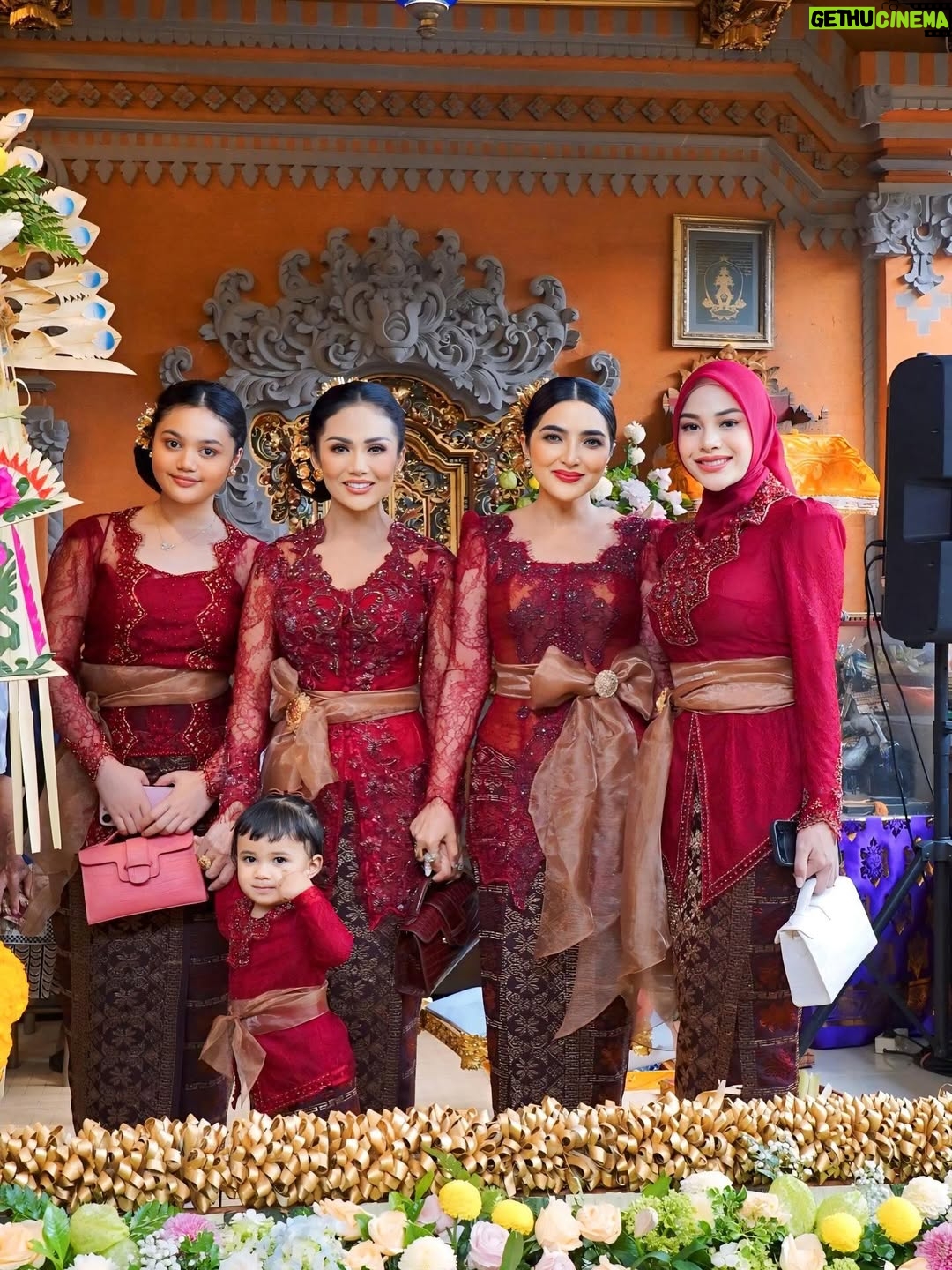 Ashanty - 67.7K Likes - Alhamdulillah bisa kumpul🙏
Silaturahmi di acara @kvin_menzel dan @chintyangelinaa , semoga bisa selalu penuh dengan cinta, seperti kami hari ini yg sangat bahagia bisa hadir mengikuti acara adat yg luar biasa penuh makna!!