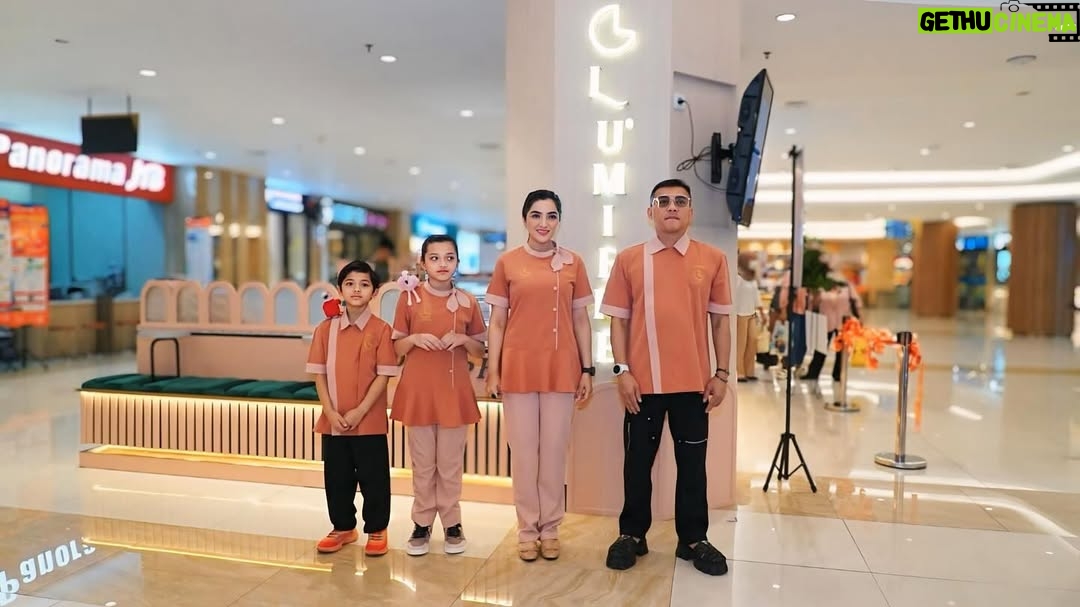 Ashanty - 32.3K Likes - Alhamdulillah ya Allah, pembukaan @lumiere.pusat diberi kelancaran..
Terima kasih semua yg udah suka dan kangen sama menu2 dari Lumiere!!
Rasanya bener2 seperti 6 tahun lalu saat kita mau pembukaan.. hanya aja ini lebih matang, lebih komplit, dan pastinya kedepan akan banyak inovasi2 dari kami😍
Mohon doanya yaa🙏🙏🙏

Outfit by @bloomingelephant