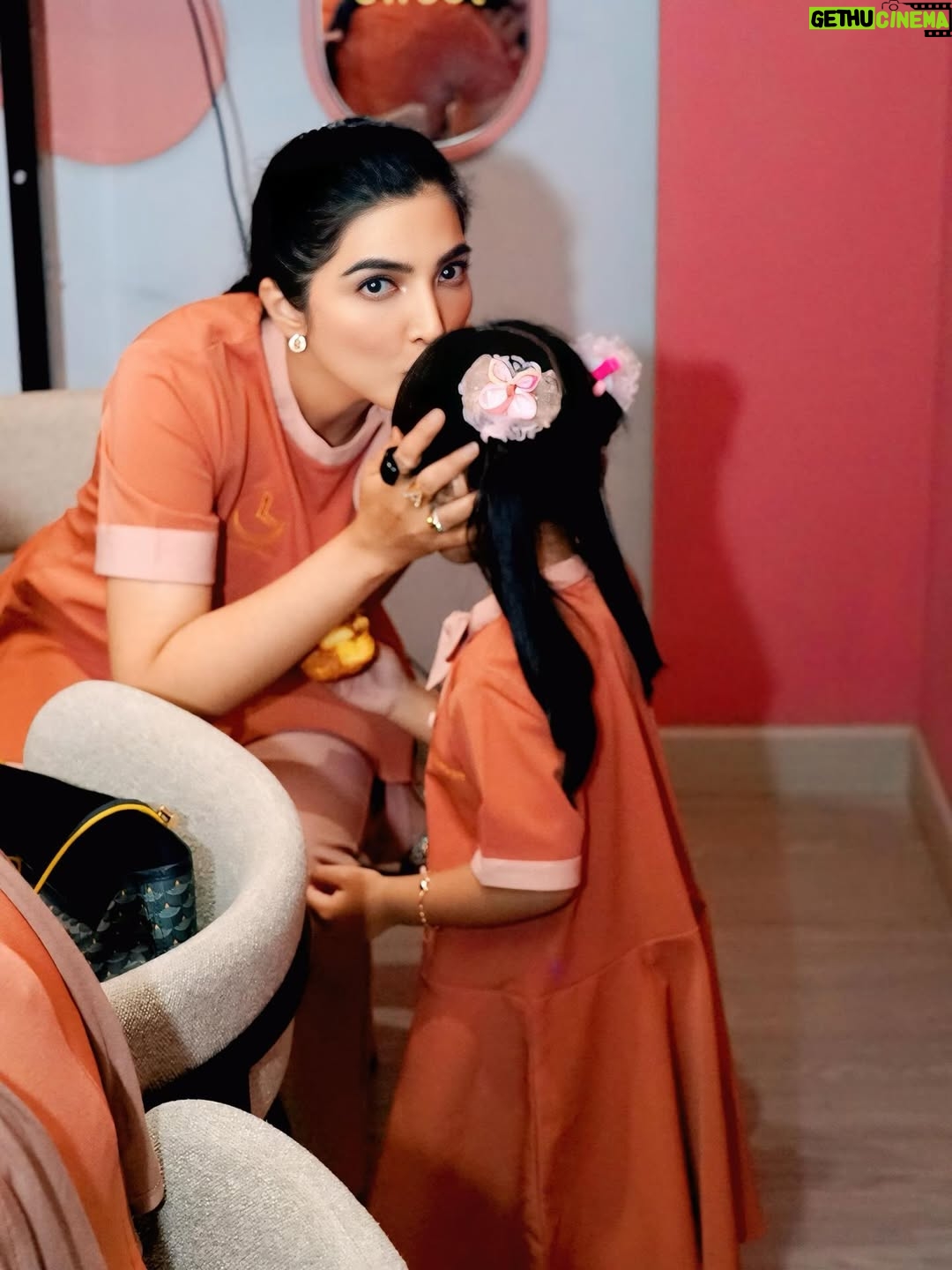 Ashanty - 32.3K Likes - Alhamdulillah ya Allah, pembukaan @lumiere.pusat diberi kelancaran..
Terima kasih semua yg udah suka dan kangen sama menu2 dari Lumiere!!
Rasanya bener2 seperti 6 tahun lalu saat kita mau pembukaan.. hanya aja ini lebih matang, lebih komplit, dan pastinya kedepan akan banyak inovasi2 dari kami😍
Mohon doanya yaa🙏🙏🙏

Outfit by @bloomingelephant