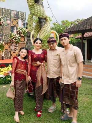 Ashanty Instagram - Alhamdulillah bisa kumpul🙏
Silaturahmi di acara @kvin_menzel dan @chintyangelinaa , semoga bisa selalu penuh dengan cinta, seperti kami hari ini yg sangat bahagia bisa hadir mengikuti acara adat yg luar biasa penuh makna!!