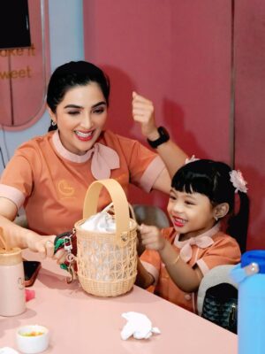 Ashanty Instagram - Alhamdulillah ya Allah, pembukaan @lumiere.pusat diberi kelancaran..
Terima kasih semua yg udah suka dan kangen sama menu2 dari Lumiere!!
Rasanya bener2 seperti 6 tahun lalu saat kita mau pembukaan.. hanya aja ini lebih matang, lebih komplit, dan pastinya kedepan akan banyak inovasi2 dari kami😍
Mohon doanya yaa🙏🙏🙏
Outfit by @bloomingelephant