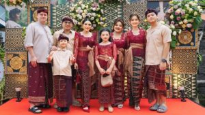 Ashanty Instagram - Alhamdulillah bisa kumpul🙏
Silaturahmi di acara @kvin_menzel dan @chintyangelinaa , semoga bisa selalu penuh dengan cinta, seperti kami hari ini yg sangat bahagia bisa hadir mengikuti acara adat yg luar biasa penuh makna!!